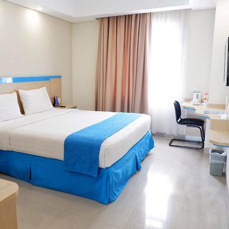 Hotel Brothers Biru Solo Baru Kültér fotó
