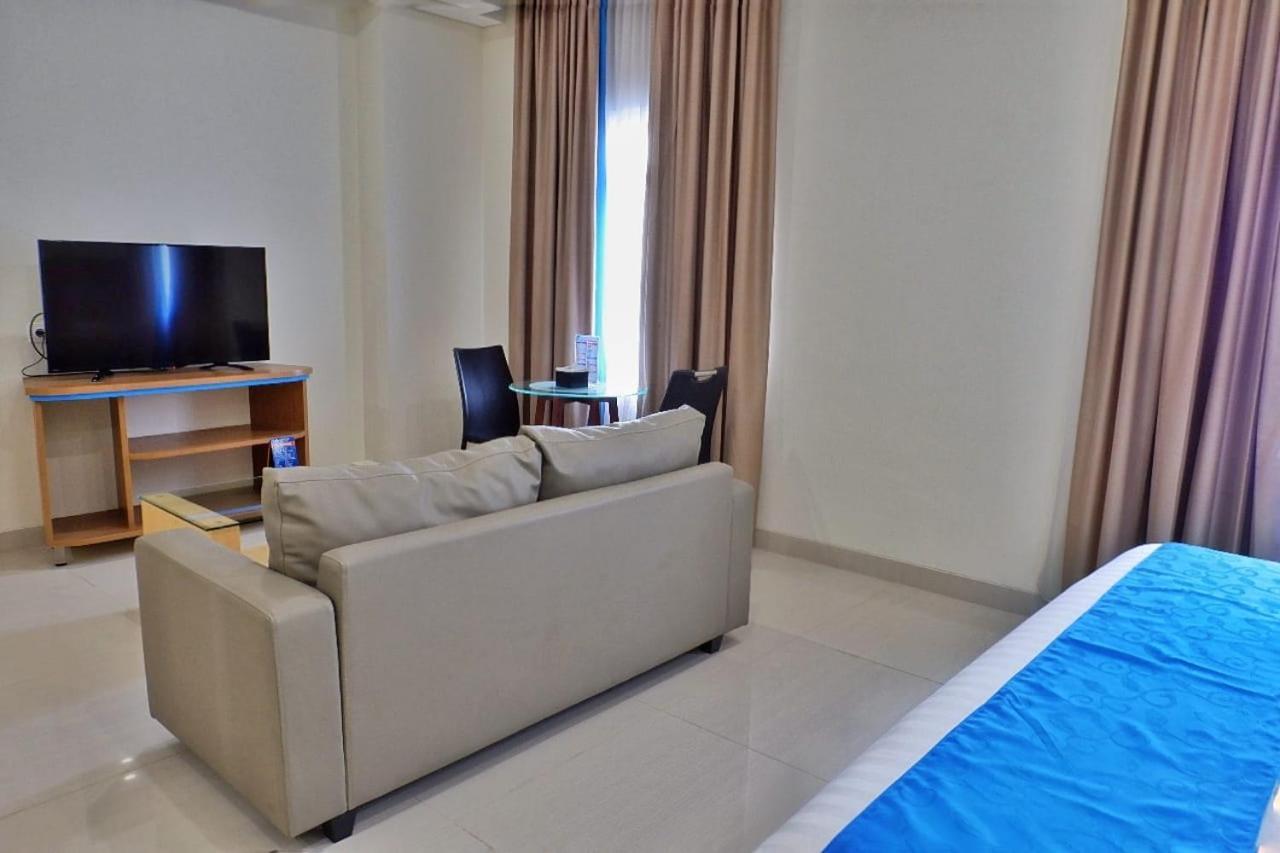 Hotel Brothers Biru Solo Baru Kültér fotó