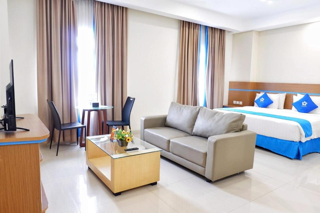 Hotel Brothers Biru Solo Baru Kültér fotó