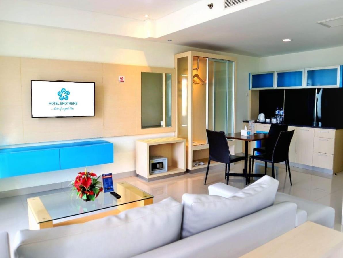 Hotel Brothers Biru Solo Baru Kültér fotó