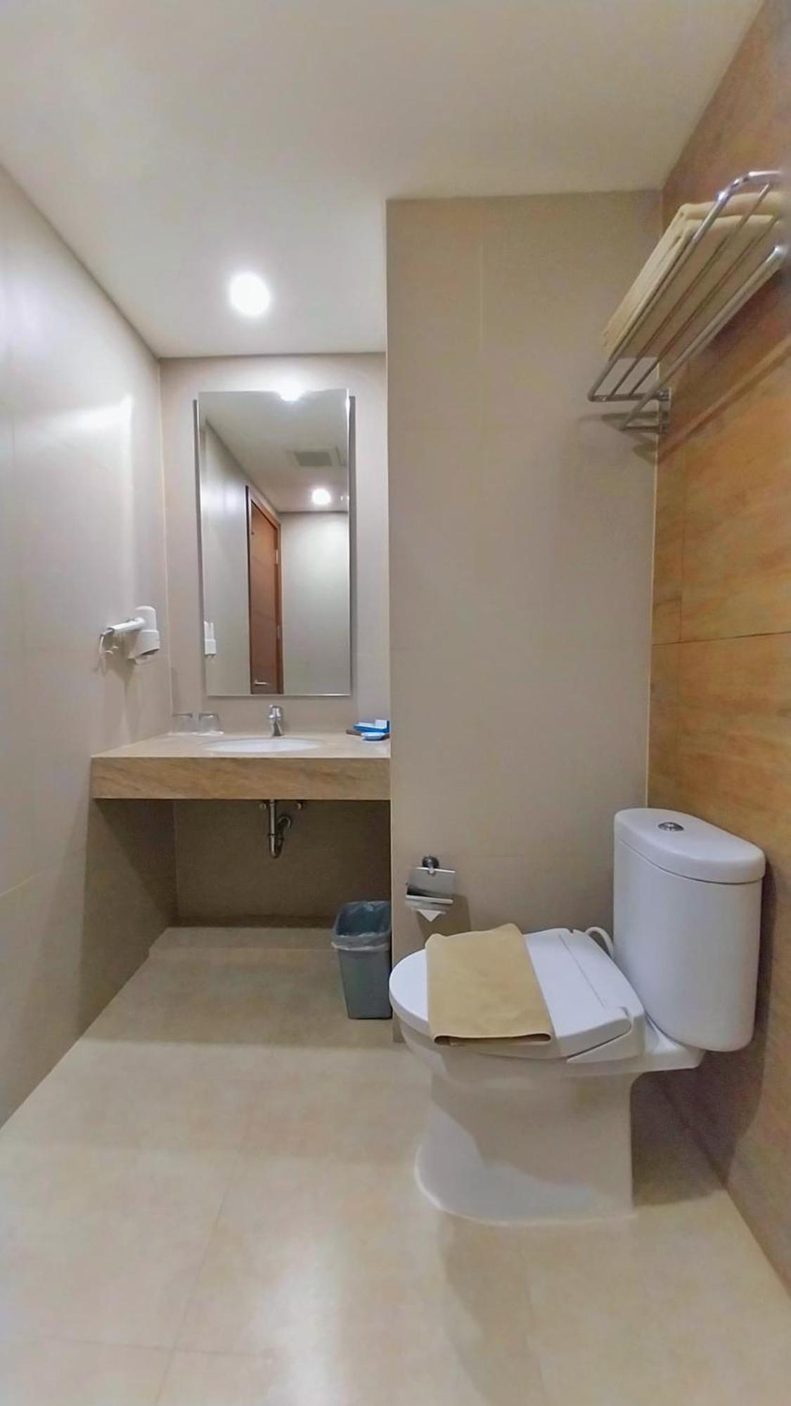 Hotel Brothers Biru Solo Baru Kültér fotó