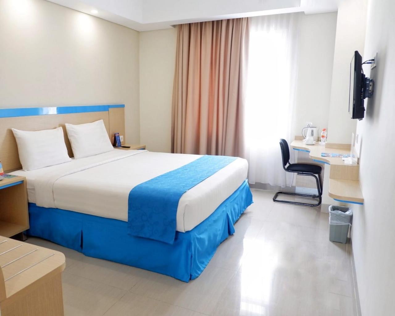 Hotel Brothers Biru Solo Baru Kültér fotó