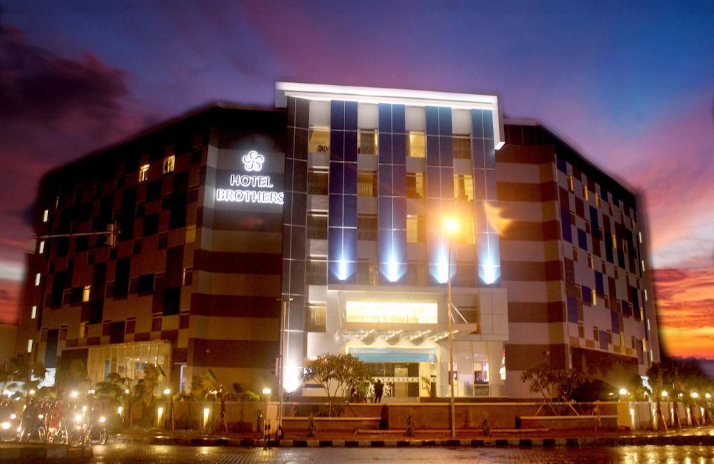 Hotel Brothers Biru Solo Baru Kültér fotó