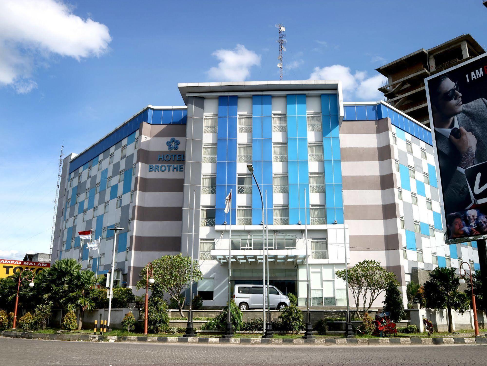 Hotel Brothers Biru Solo Baru Kültér fotó