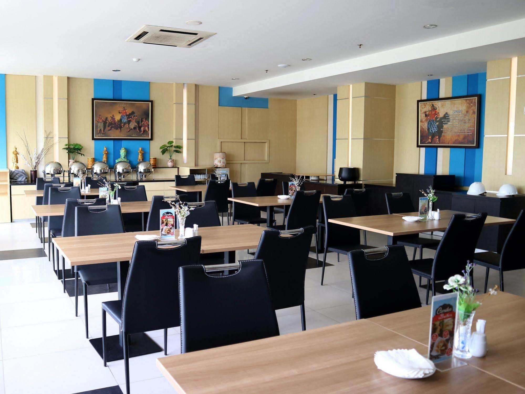 Hotel Brothers Biru Solo Baru Kültér fotó