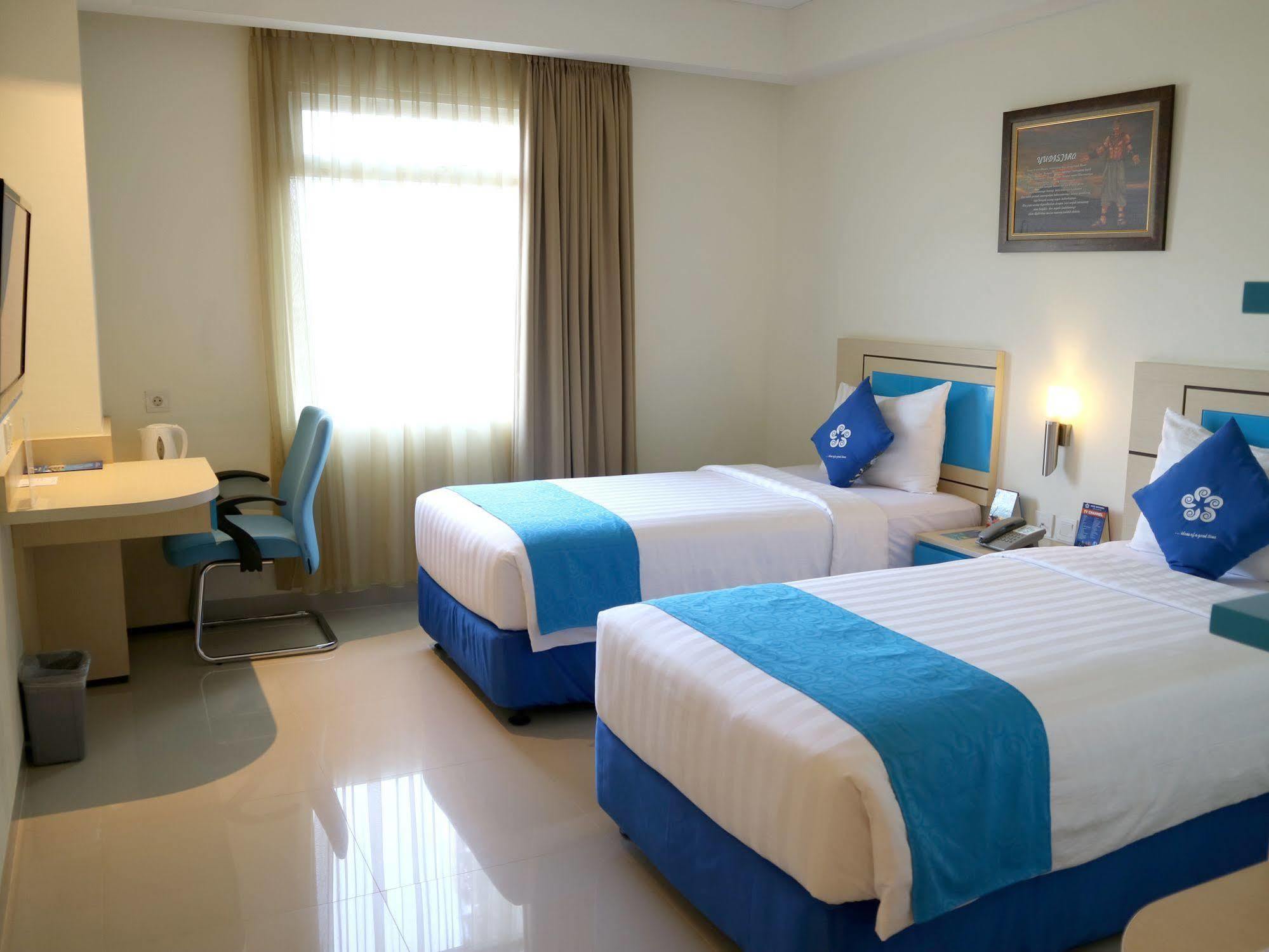 Hotel Brothers Biru Solo Baru Kültér fotó