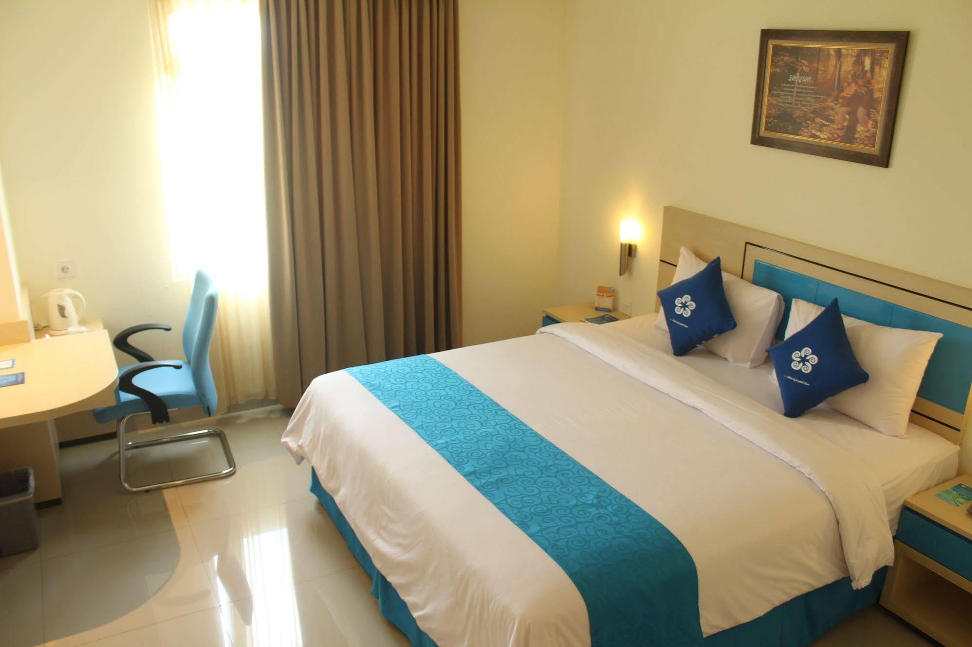 Hotel Brothers Biru Solo Baru Kültér fotó