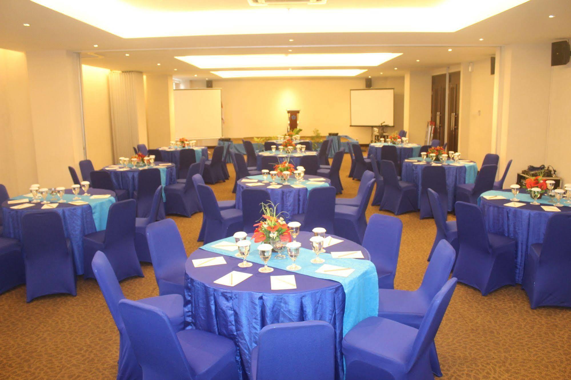 Hotel Brothers Biru Solo Baru Kültér fotó