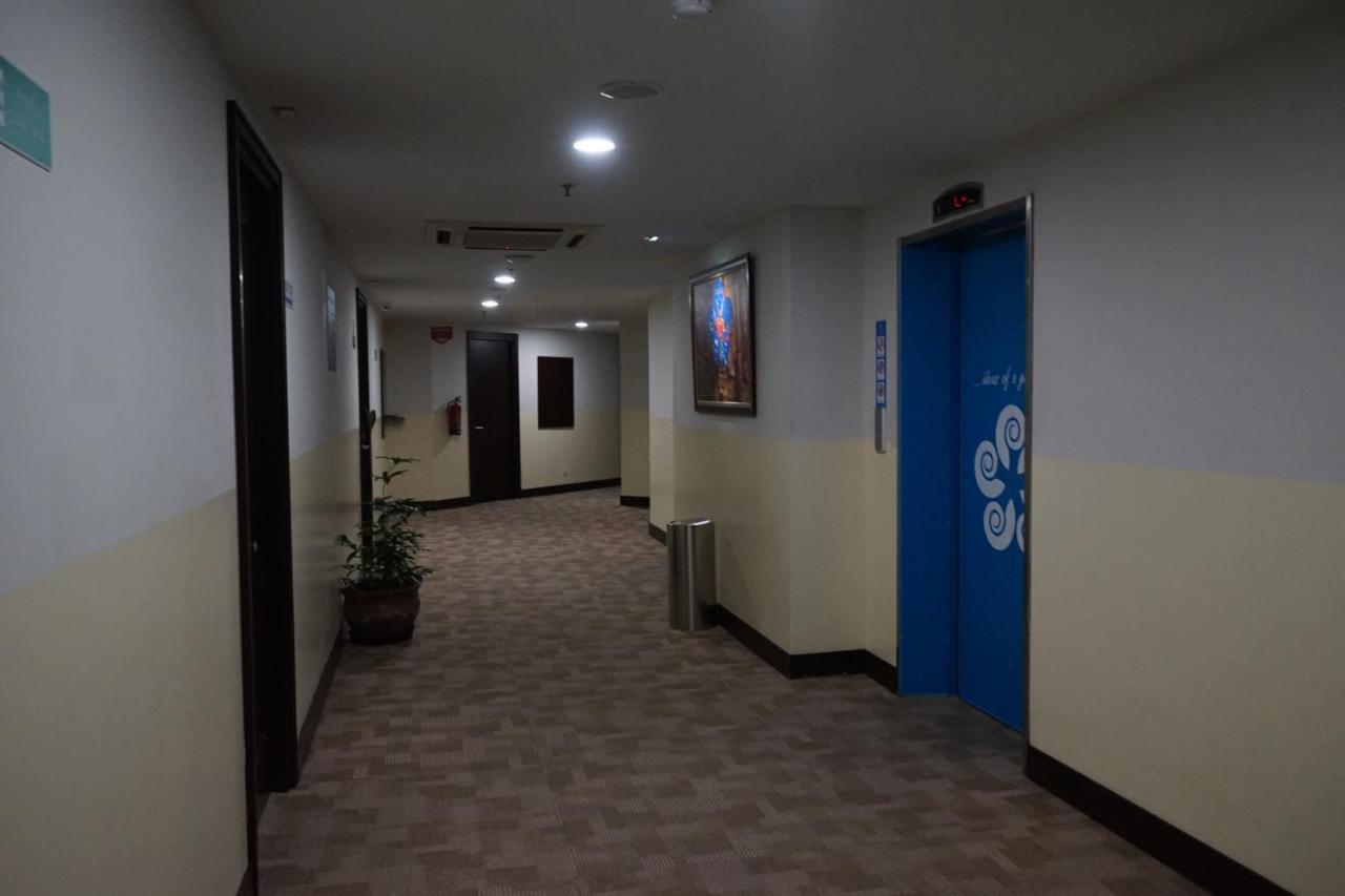 Hotel Brothers Biru Solo Baru Kültér fotó